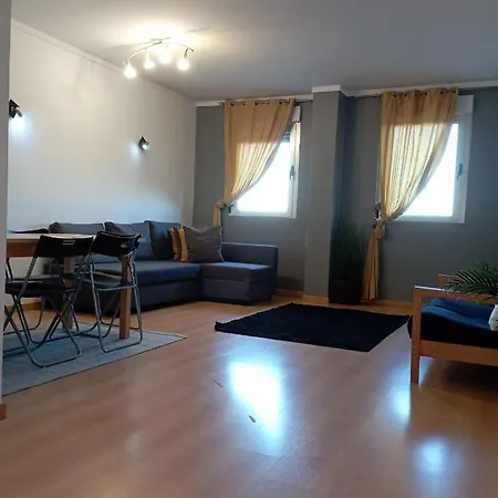 Cardoso Pires 2 Bedrooms Apt. Lägenhet