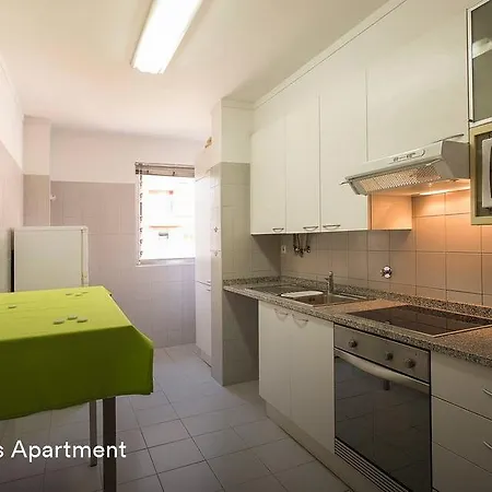 Cardoso Pires 2 Bedrooms Apt. 리스본