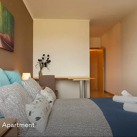 Cardoso Pires 2 Bedrooms Apt. * 리스본